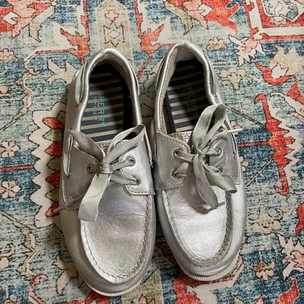 Sperry Silver Leather Topsider Big Girl’s Size 3.5